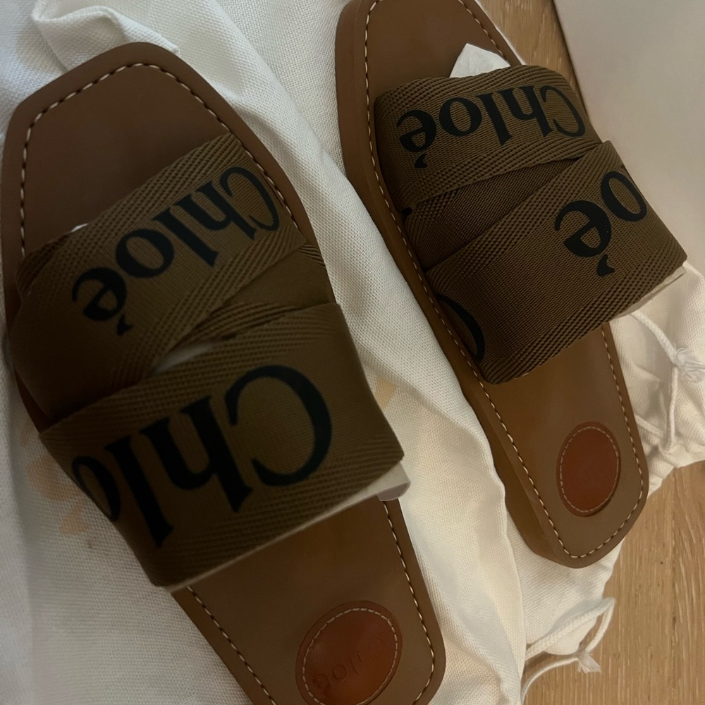 Sz 38 Chloe sandals in near PERFECT condition with tags, box, and shoe covers